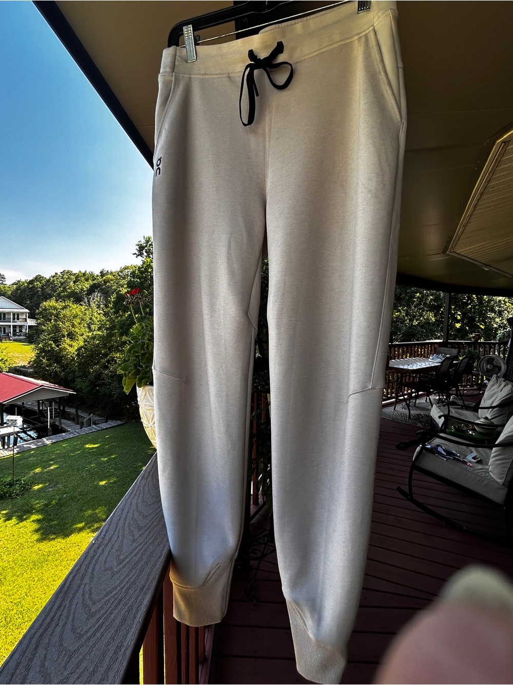 On Running-On Cloud Women's Pearl
Color Jogger Pants Size Small A+ Condition